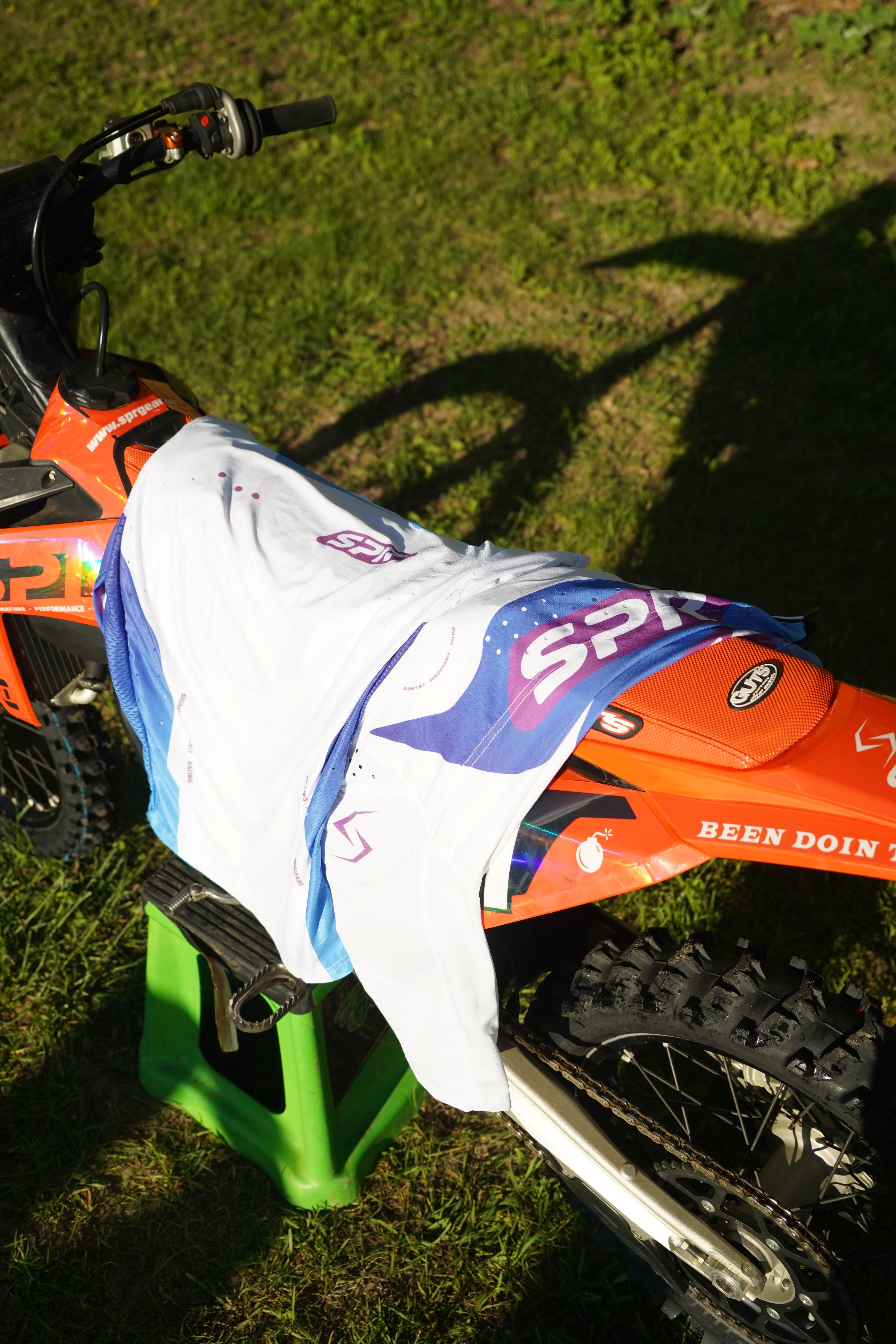 Custom 26.2 SPR "Advanced" Collection White/Blue Gearset
