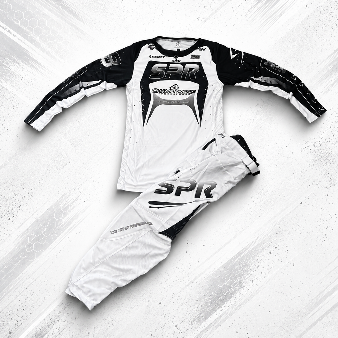Custom 26.3 "Ascendancy" Collection Black/White